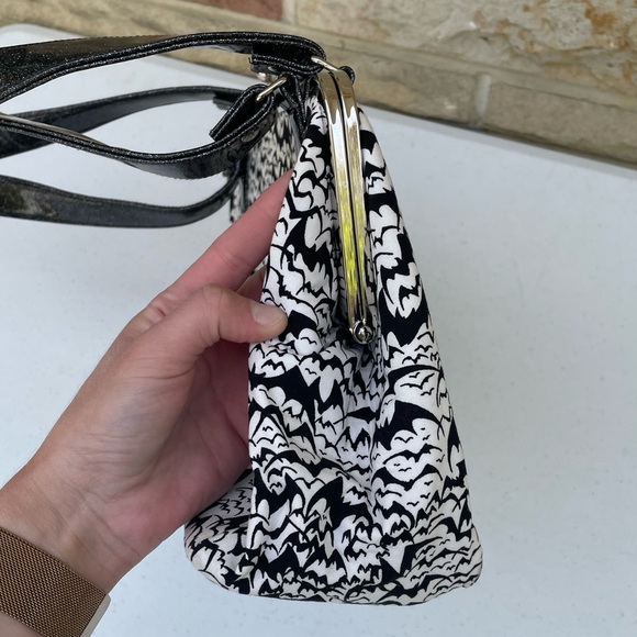 Rare Hold Fast Bat Shoulder Bag Purse Kiss Lock Paisley Halloween - Picture 7 of 15